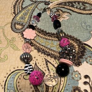 Chunky zebra bead necklace with pink